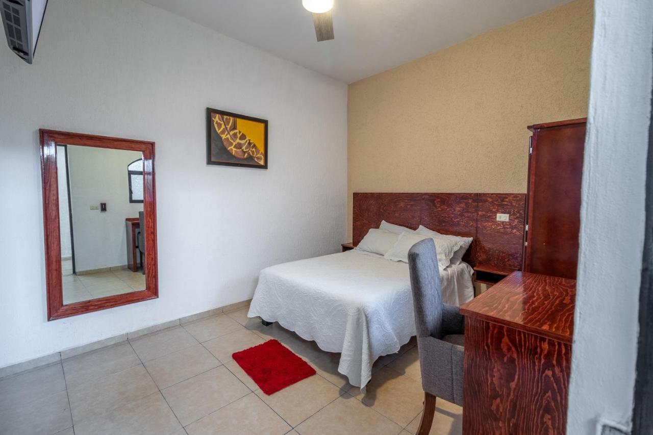 Hotel Casa Garatusa Yuriria Kültér fotó